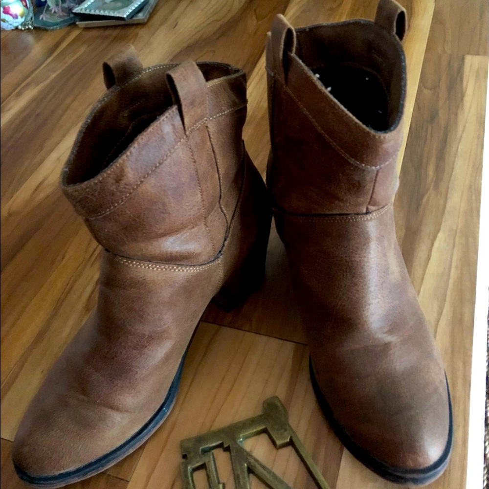 K9 Brand Women’s brown bootie Size 8M NWOT Distressed leather Cute